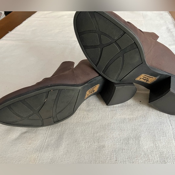 NaturalSoul Brown-Star style. 2” chunk heel. Never worn. Soft suedelike insides. - Picture 5 of 6
